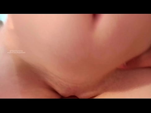 ❤️ Nukuin siskoni huoneessa ja niin heräsin siihen ❤️ Laadukas seksi at us