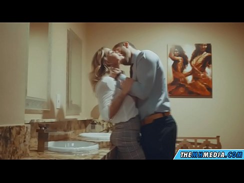 ❤️ Kun povekas blondi viettelee sinut julkisessa vessassa ❤️ Laadukas seksi at us